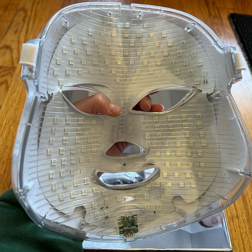 Red Light Therapy LED face mask - Picture 2 of 8